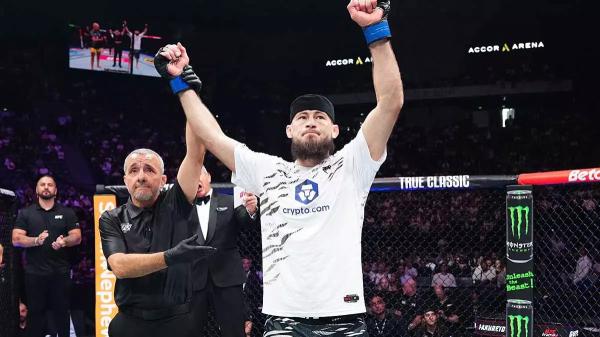 Ринат Фахретдинов одержал первую победу нокаутом в UFC