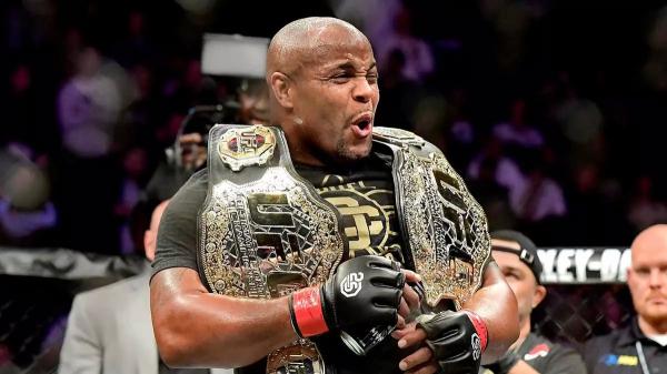 Конец эпохи двойных чемпионов: Кормье – о значении турнира UFC 322