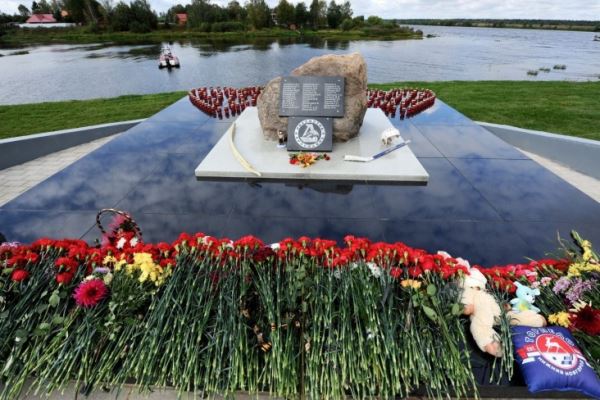 «Трактор» почтил память трагически погибшей в 2011 году команды «Локомотив»